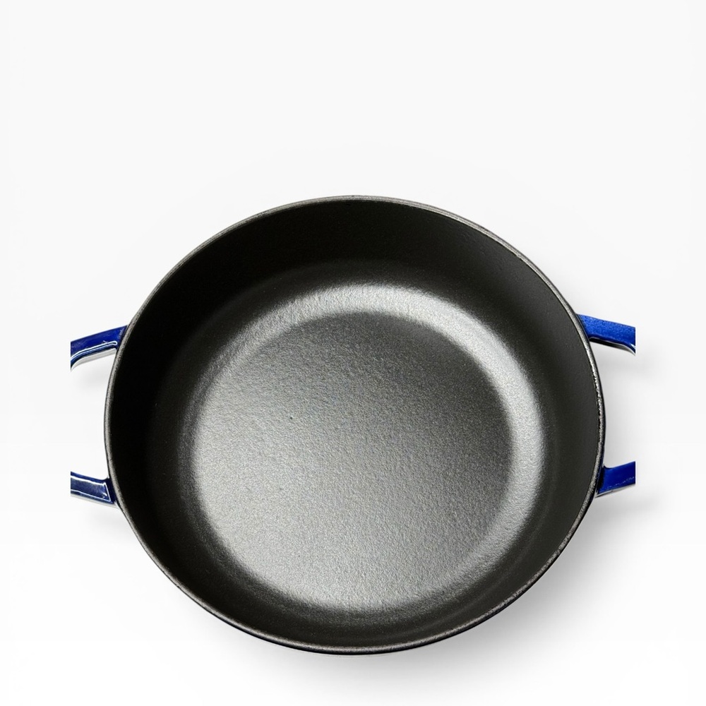 Staub 𖦹 Enameled Cast Iron Braiser with Enamel Lid 𖦹 Glossy Sapphire 𖦹 2L 3.5Q 𖦹 - Picture 8 of 16